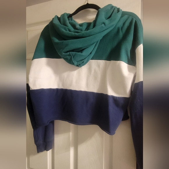 Levi's Cropped Hoodie - Picture 2 of 3